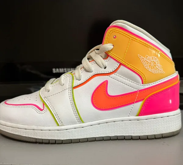 Nike Jordan 1 Mid Edge Glow - Image 2