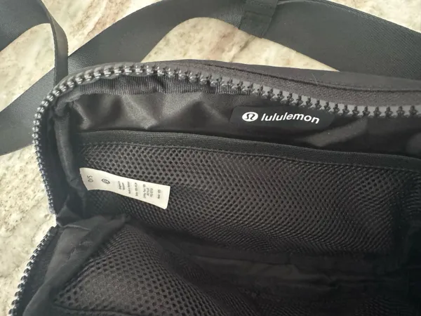 Lululemon Everywhere Belt Bag 1L - Image 3