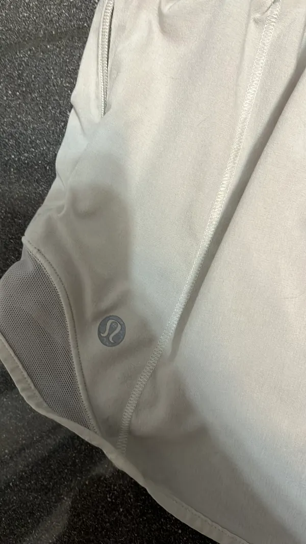Lululemon Shorts Hotty Hot 2.5" - Image 3