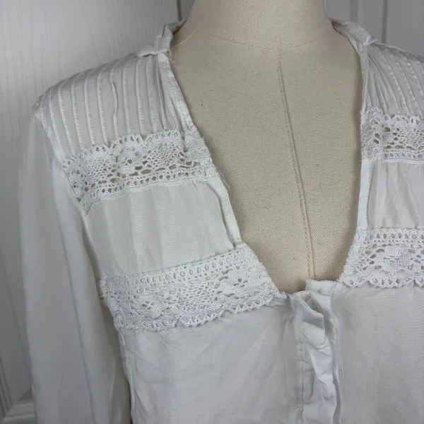 White floral crochet long sleeve blouse - Image 3