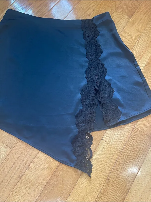 BROADWAY 38 Navy Black Satin Asymmetrical Lace Trim Mini Skirt NWT Size XL - Image 4