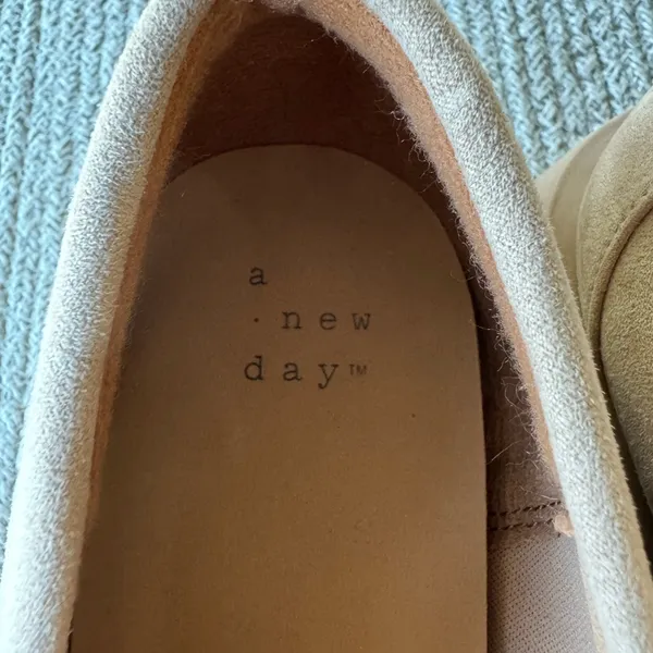 A New Day Tan Taupe Faux Suede Lug Sole Penny Loafer Memory Foam Sz 11 - Image 5