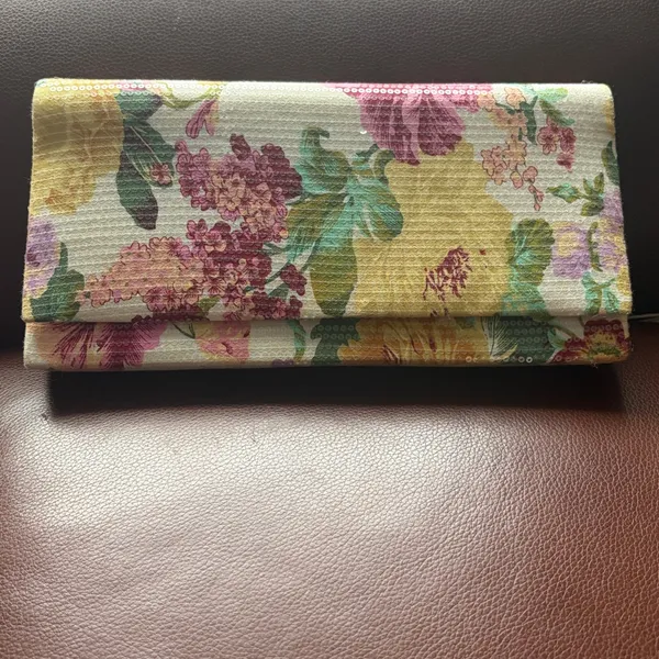 Victorian style Tapestry sequence floral clutch Pink - Image 2
