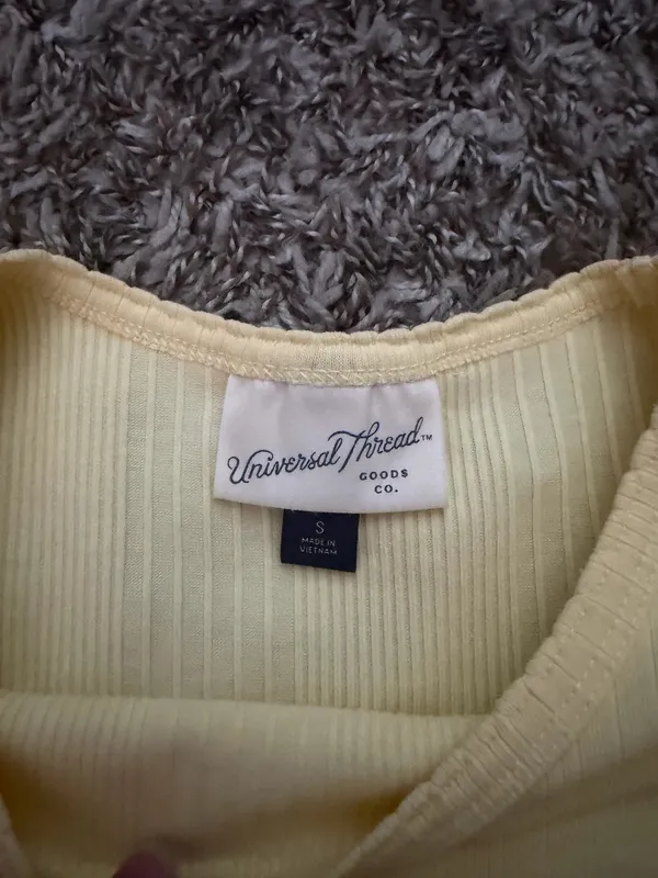 Universal Threads yellow top - Image 2