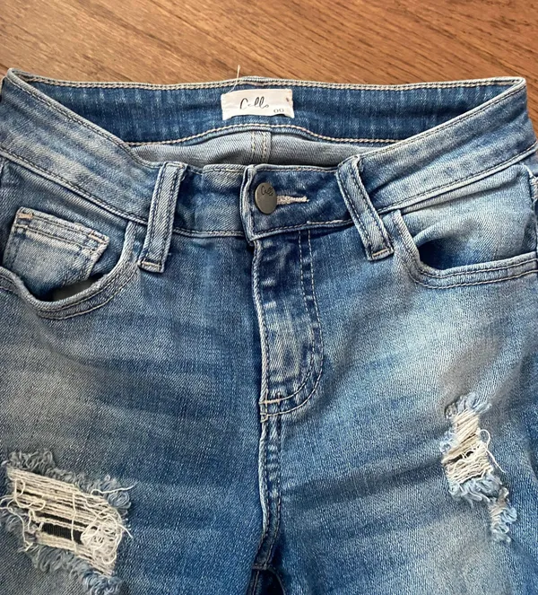 Lulus NWOT Cello light wash distressed skinny ripped jeans - Image 4