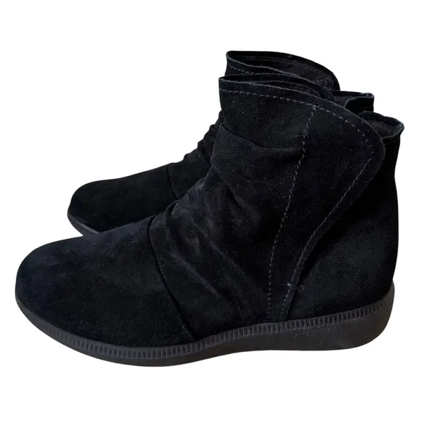 Munro Black Suede Slouchy Ankle Boots Size 6 WW Extra Wide Booties NEW - Image 2