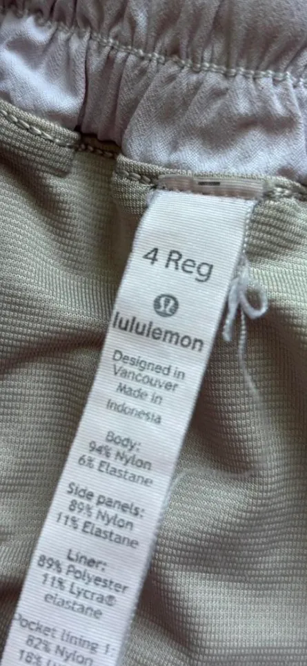 pink lululemon hotty hot shorts size 4 mid rise regular 2.5 inch inseam - Image 2