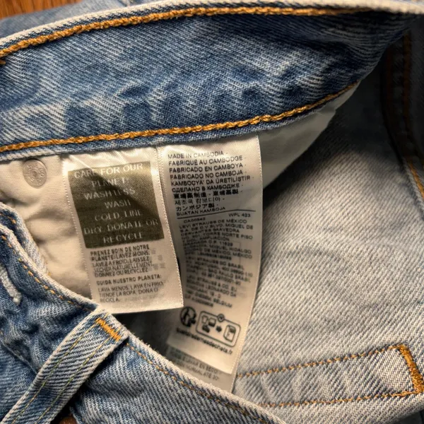 Levis 501 Original High Rise Distressed Denim Shorts Medium Wash Women's size 28 - Image 10