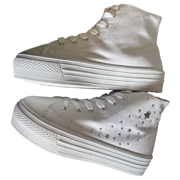 Women’s Soda platform High top sneaker white w silver star and round stud size 8 - Image 3