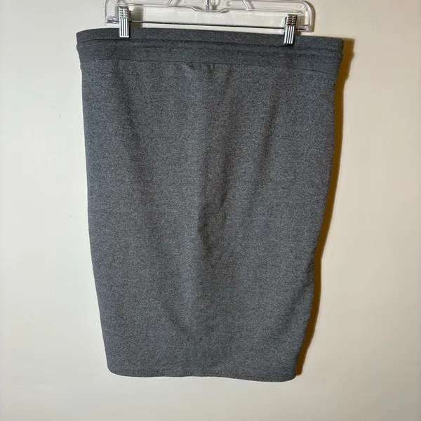 Torrid Charcoal Gray‎ Knit Midi Skirt Size 1 - Image 4