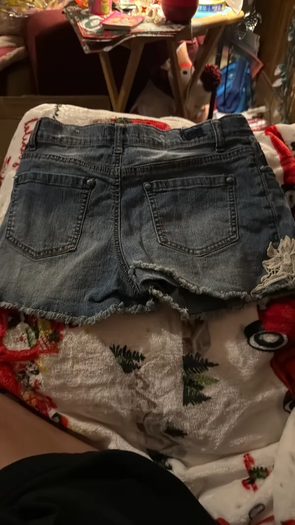 Stylish blue denim shorts with a trendy distressed look. Perfect for casual outings. - Image 4