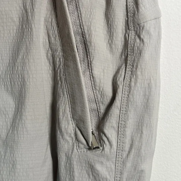 Athleta‎ Trekkie Hike Pant Womens 12 Light Gray Adjustable Leg Outdoor Hiking - Image 13