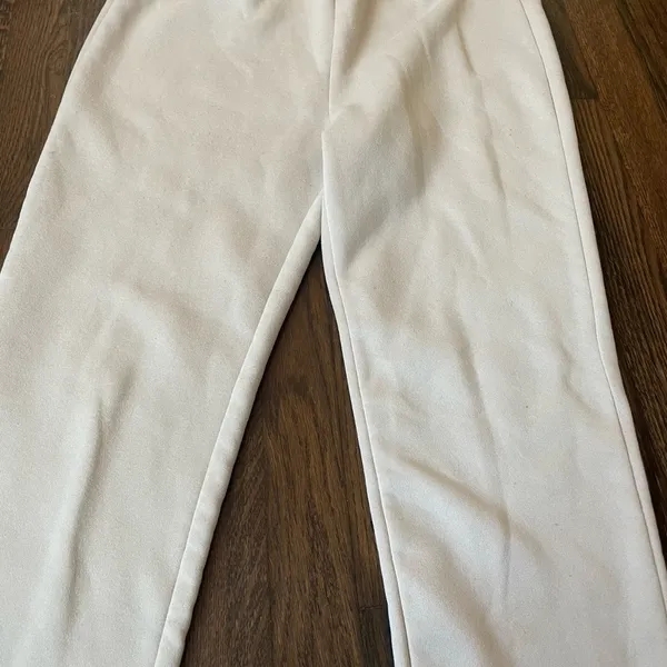 Amazon beige sweatshirt/pants set - Image 10