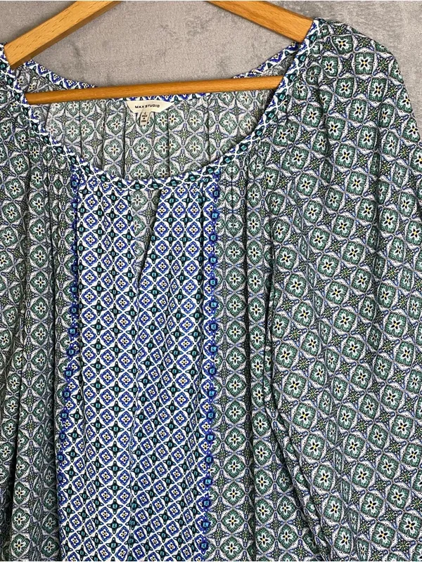 Max studio‎ boho long sleeve v neck size Large Blouse work modest - Image 2