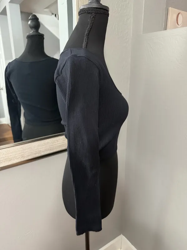 Zara Black Ribbed Scoop Neck Long Sleeve Crop Size M/L. - Image 4