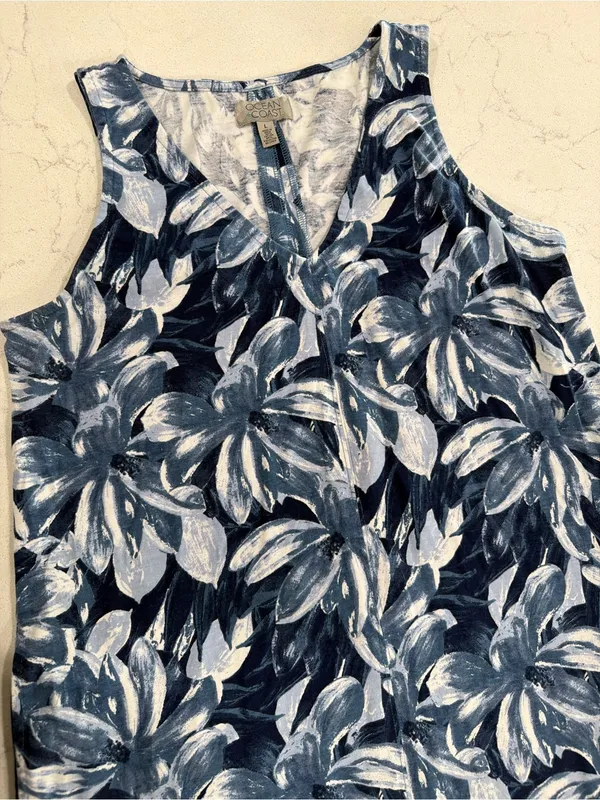 Sleeveless Navy and White Floral High-Low Dress - Image 6