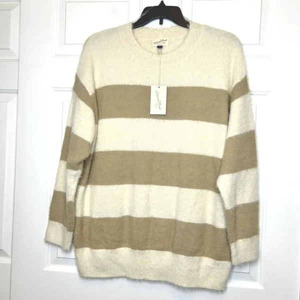 Universal Thread NWT XXL Cream Tan Striped‎ Fuzzy Eyelash Knit Sweater - Image 2
