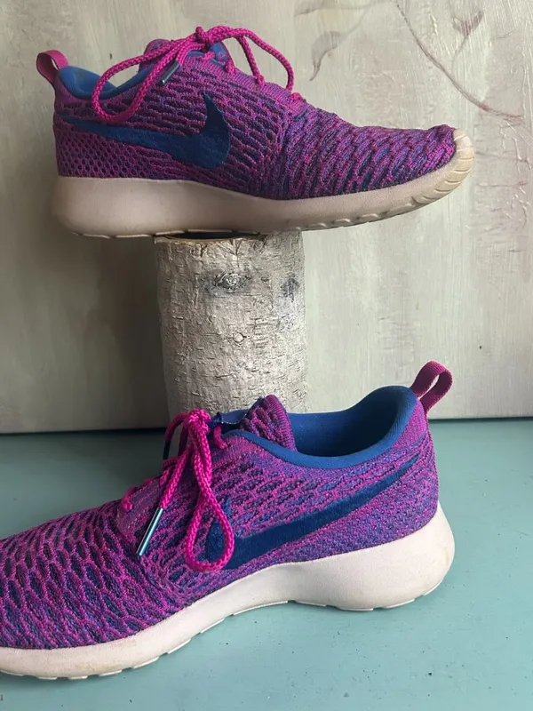 Nike Women's Roshe One Flyknit Fuchsia Flash Sneaker Running Shoes Size 7 Marled - Image 4
