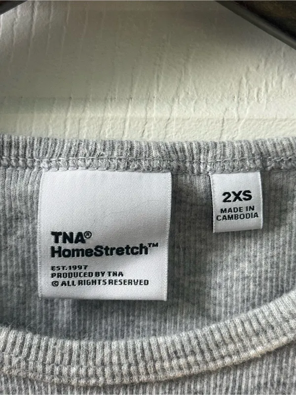 Aritzia Tna Homestretch Rib Crew Waist Tank in Heather Gray - Image 4