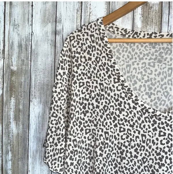 American Eagle Leopard Brown Cream Tee Women’s Medium  - Image 2