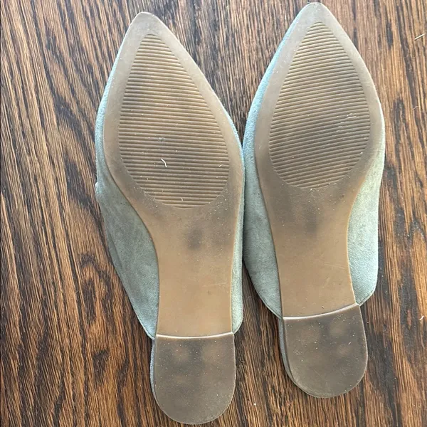 Steve Madden Women's Gray Mules with Gold Chain - Image 3