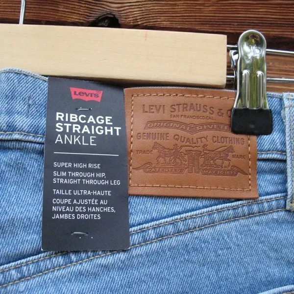 NWT Levi's Ribcage Straight Ankle Jeans - Image 9