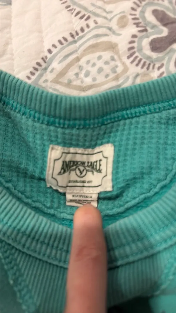 American Eagle Sweatshirt - Image 3