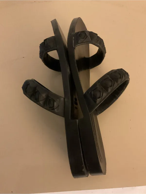 Stuart Weitzman Black rubber Braided Rosita flat Slide Sandals US 7 - Image 9