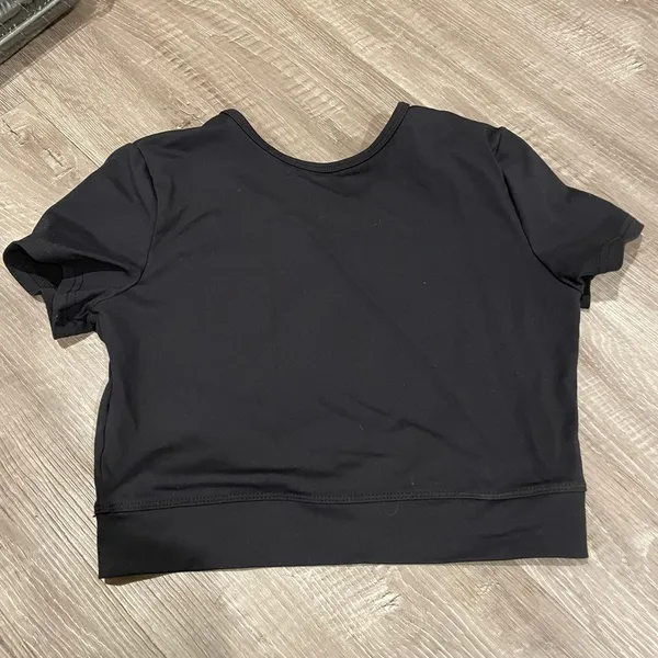 Cropped Athletic Top in Black - Image 2