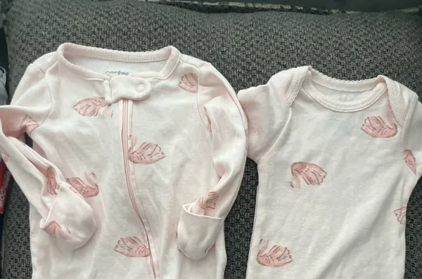 2 pack pink onesie Size newborn - Image 2