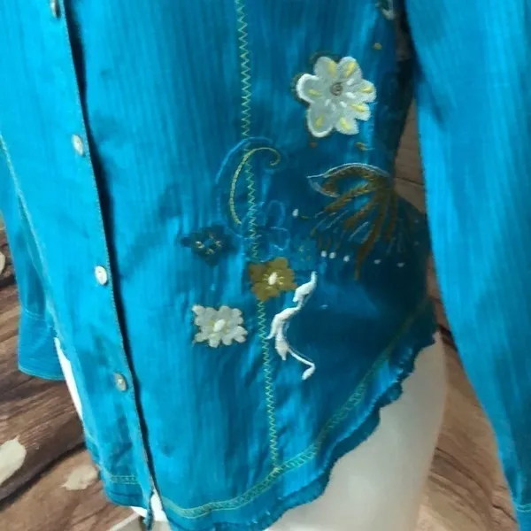 Chico’s button down embroidered collared silk blouse - Image 7
