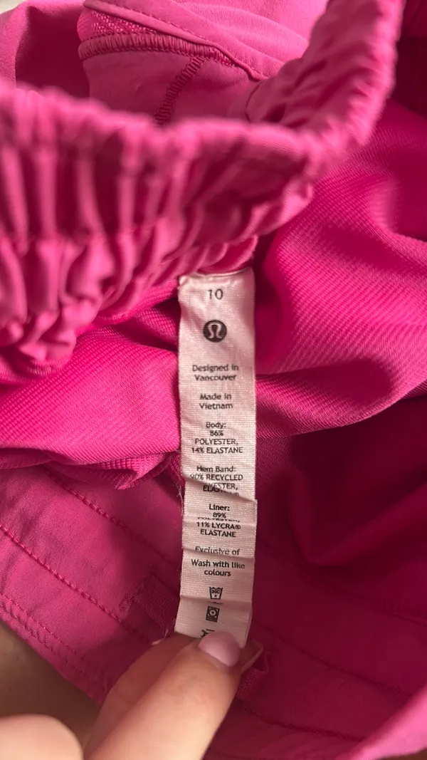 Lululemon Shorts Hotty Hot 4" Low-Rise 4 Sonic Pink - Image 3