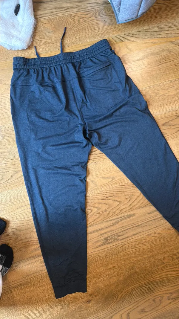 Lululemon Men’s Joggers - Image 3