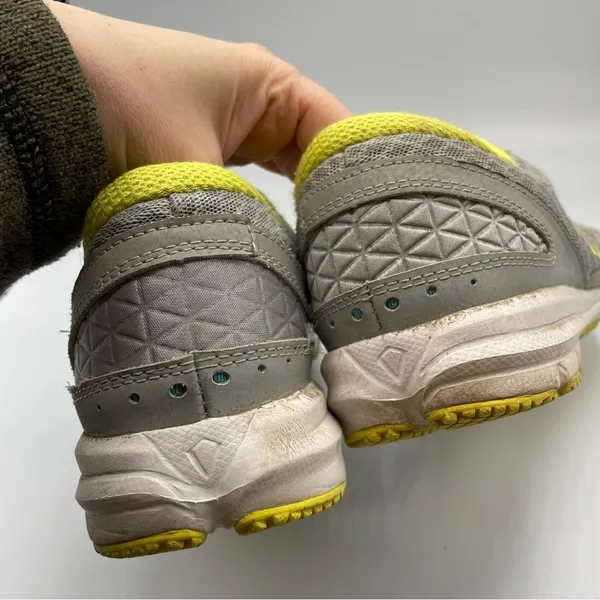 New Balance Grey & Yellow Running Shoes Sneakers Womens 10 Athletic Neutral - Image 7
