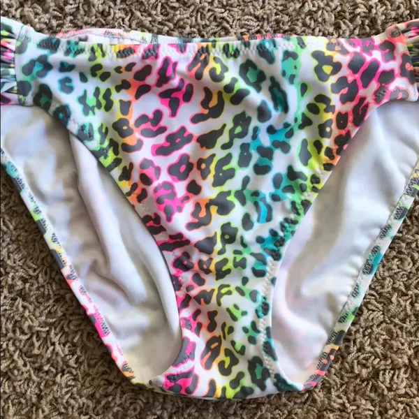 Victoria's Secret NWOT large swim bottoms ❤️ - Image 2
