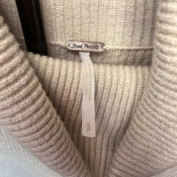 Free People Softly Structured Turtleneck‎ Sweater S Cream Oversized - Image 11