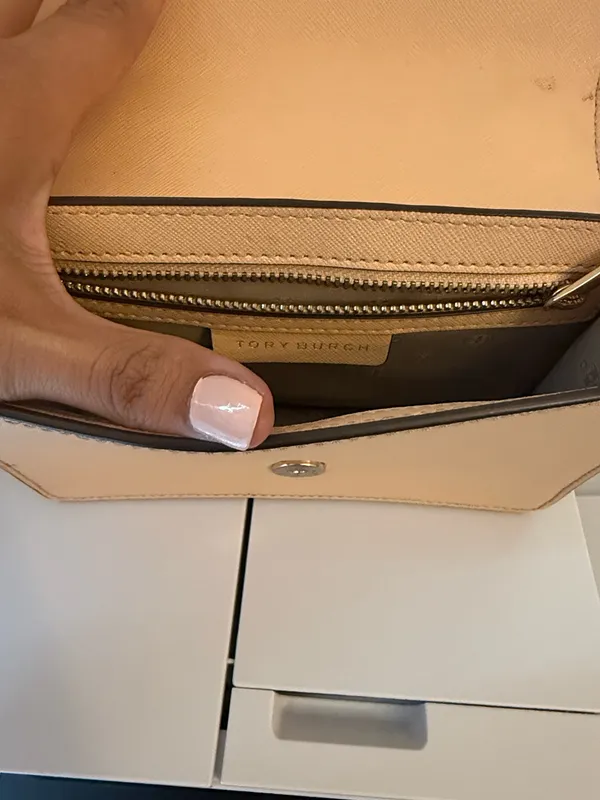Tory Burch Two-Tone Tan Leather Crossbody with Gold Chain - Image 8
