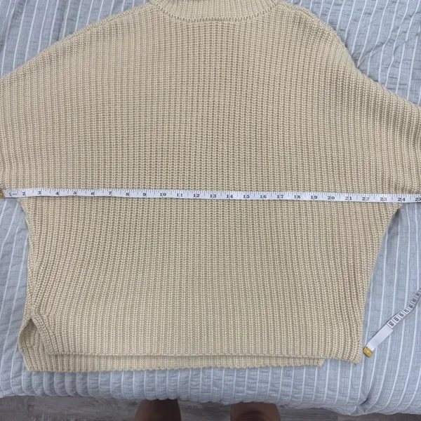 Abercrombie & Fitch Cream Turtle Neck‎ Sweater Medium - Image 4