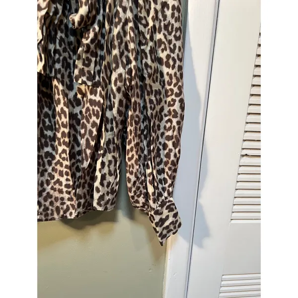 H&M Women's Size Medium Tie-Neck Blouse Light Beige Leopard Print Long Sleeve - Image 5