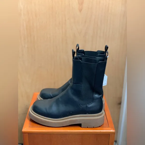 H+M Black and Tan Women's Chelsea Boots. Size-38. Scandi Street - Image 4
