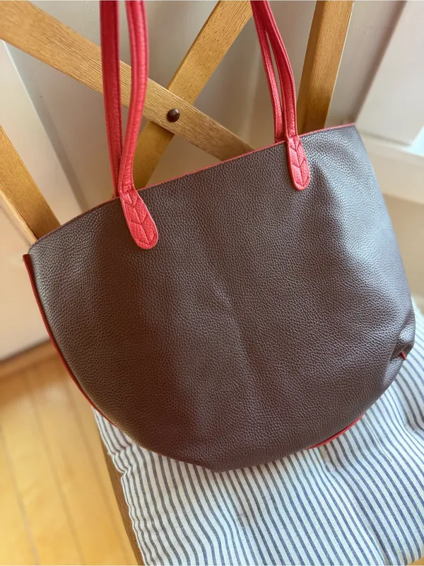 Source Unknown Black Red Pebbled Vegan Leather Large Tote Bag - Image 4