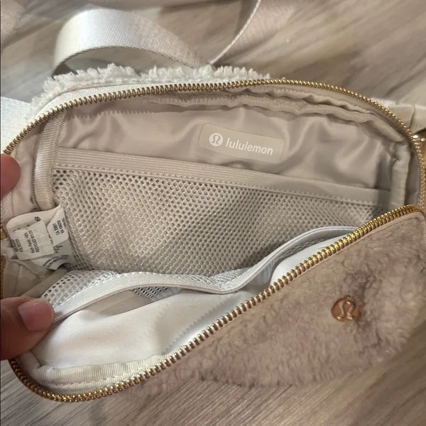 lululemon belt bag fleece version with gold hardware - Image 4