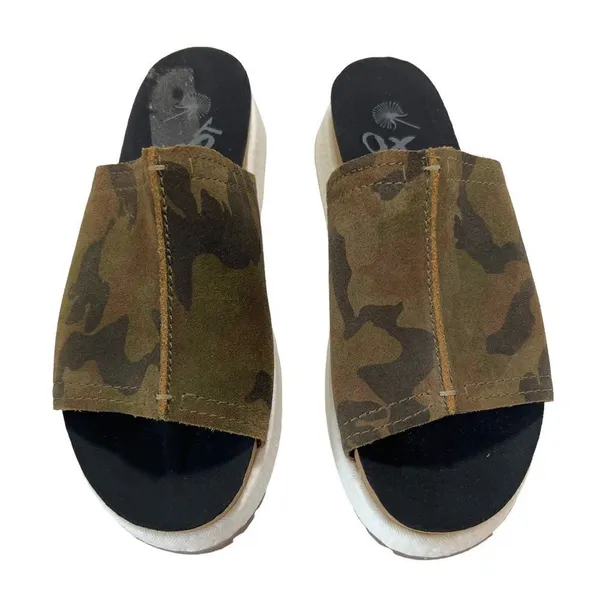 OTBT wayside savanna camo leather platform slides - Image 8