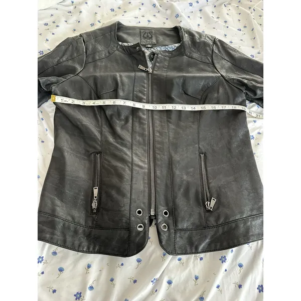 Odyn Women's Black Vegan Leather Moto Jacket. Quilted. Metal Accents. Zipper - Image 3