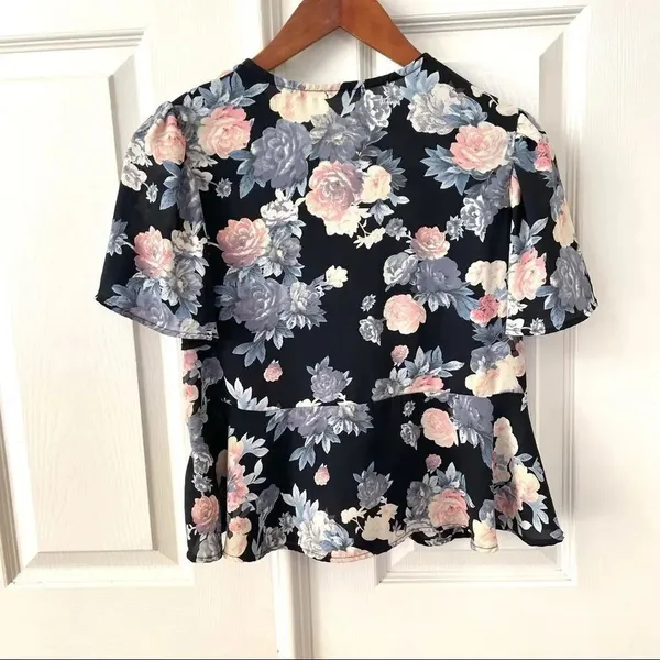 Kimichi Blue black floral tie front short sleeved top - Image 4