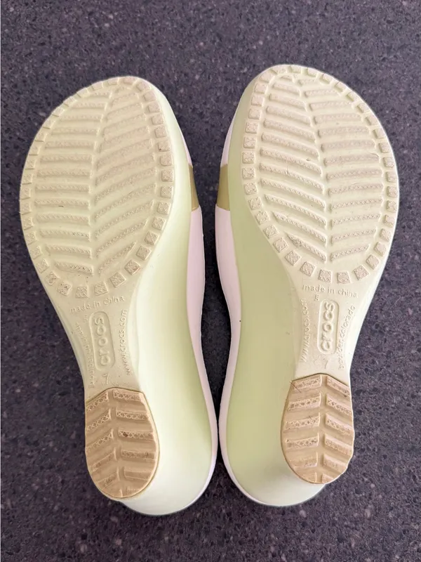 CROCS White Slide Sandals with Light Green Footbed size 7 - Image 8
