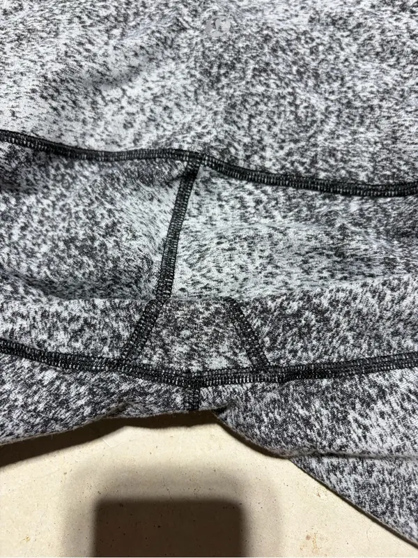 Lululemon gray comfy patterned leggings 6 - Image 7