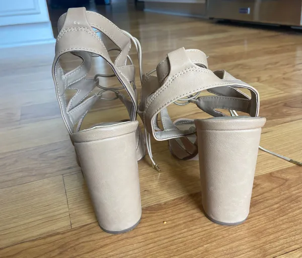 Heels Tan Size 9 - Image 2