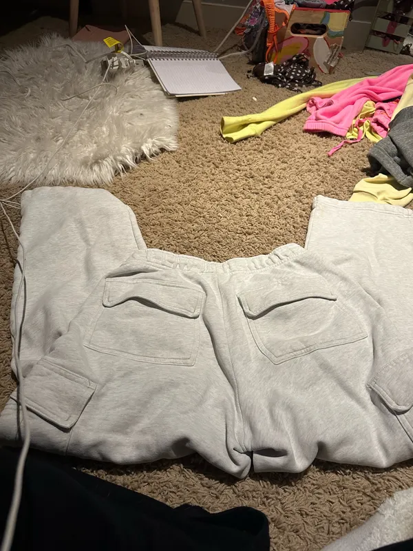 Aritzia Cargo Pants TNA - Image 4