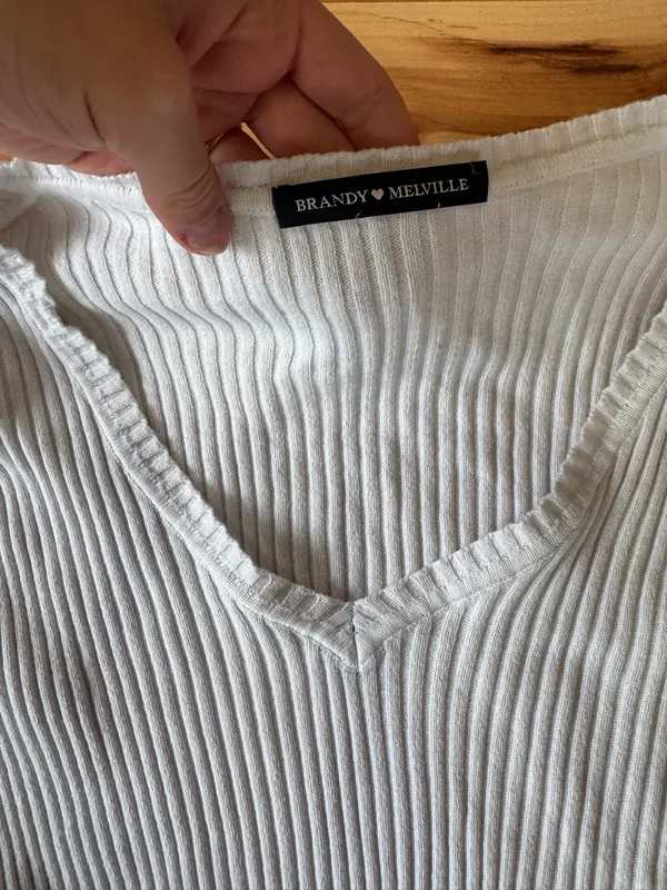 Brandy Melville White Long Sleeve - Image 3